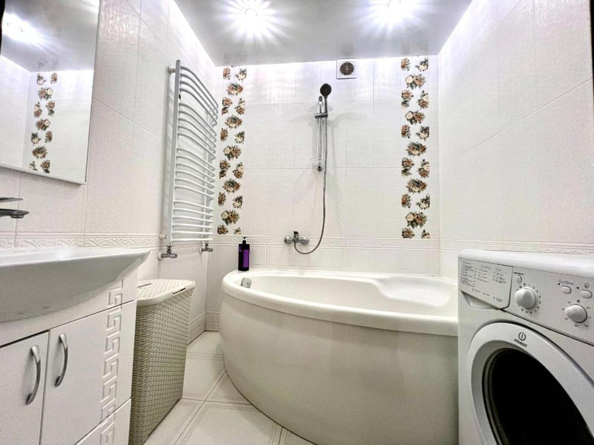Apartpoltava Двокімнатні Апартаменти, До 6 Спальних Місць, Кутова Ванна, Корпусний Парк, Документи Для Відрядження 외부 사진