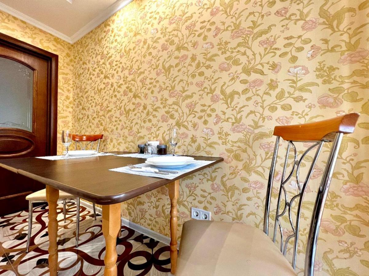 Apartpoltava Двокімнатні Апартаменти, До 6 Спальних Місць, Кутова Ванна, Корпусний Парк, Документи Для Відрядження 외부 사진